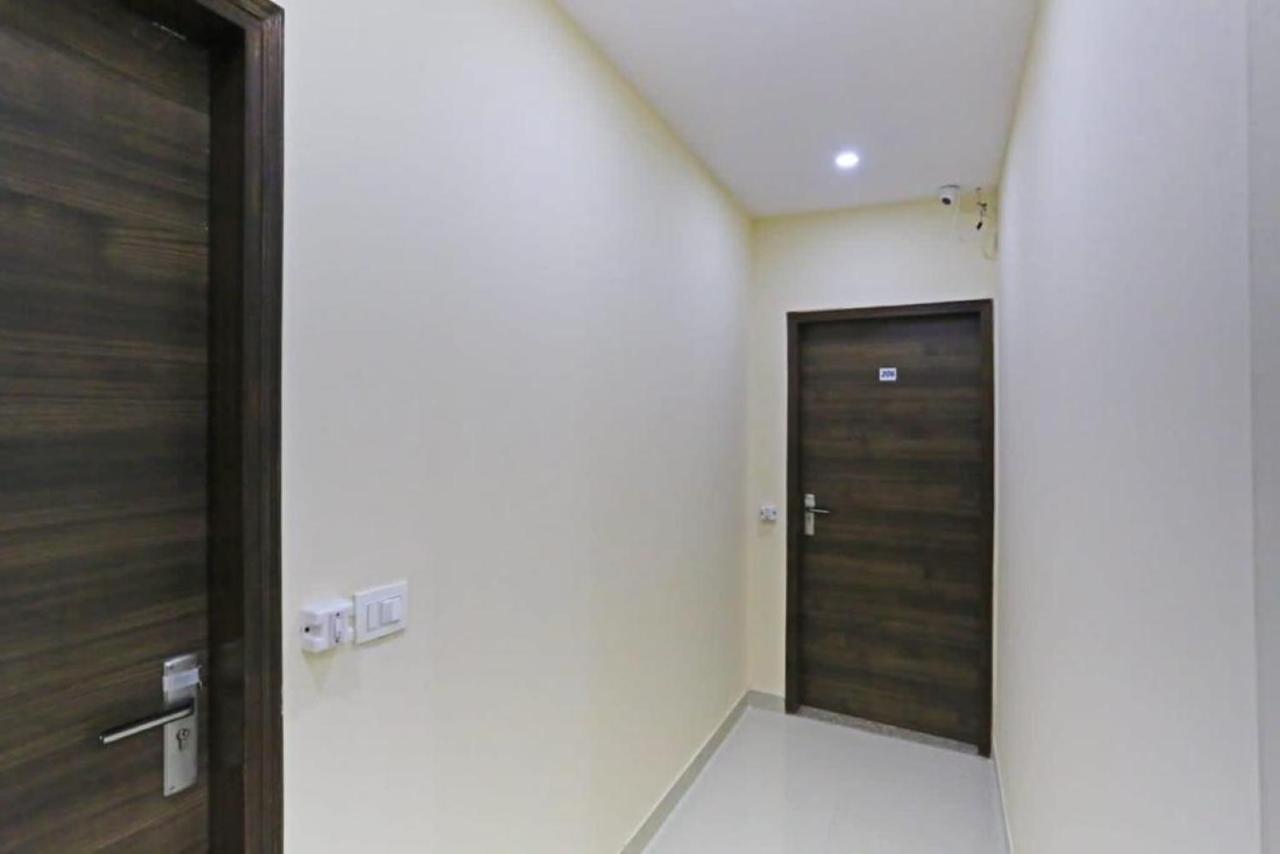 Hotel Mannat Bhera Enclave 뉴델리 외부 사진